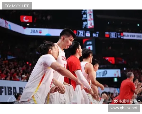 余嘉豪勇赴中国男篮救援王哲林当年同样展现英雄气概